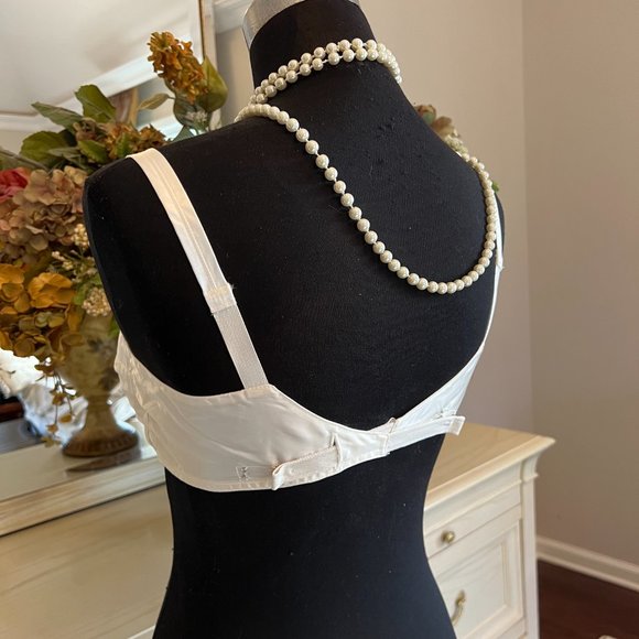 Vintage Franco' by Graceform Minimizing Bra Hand Sewn with Velvet In White - Picture 7 of 16